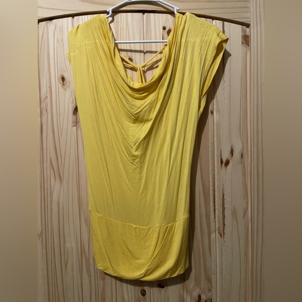 Yellow top, backless and very short & loose sleeves, great for warm summer days